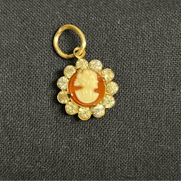 Tiny Cameo Pendant w/Rhinstones - Picture 10 of 12